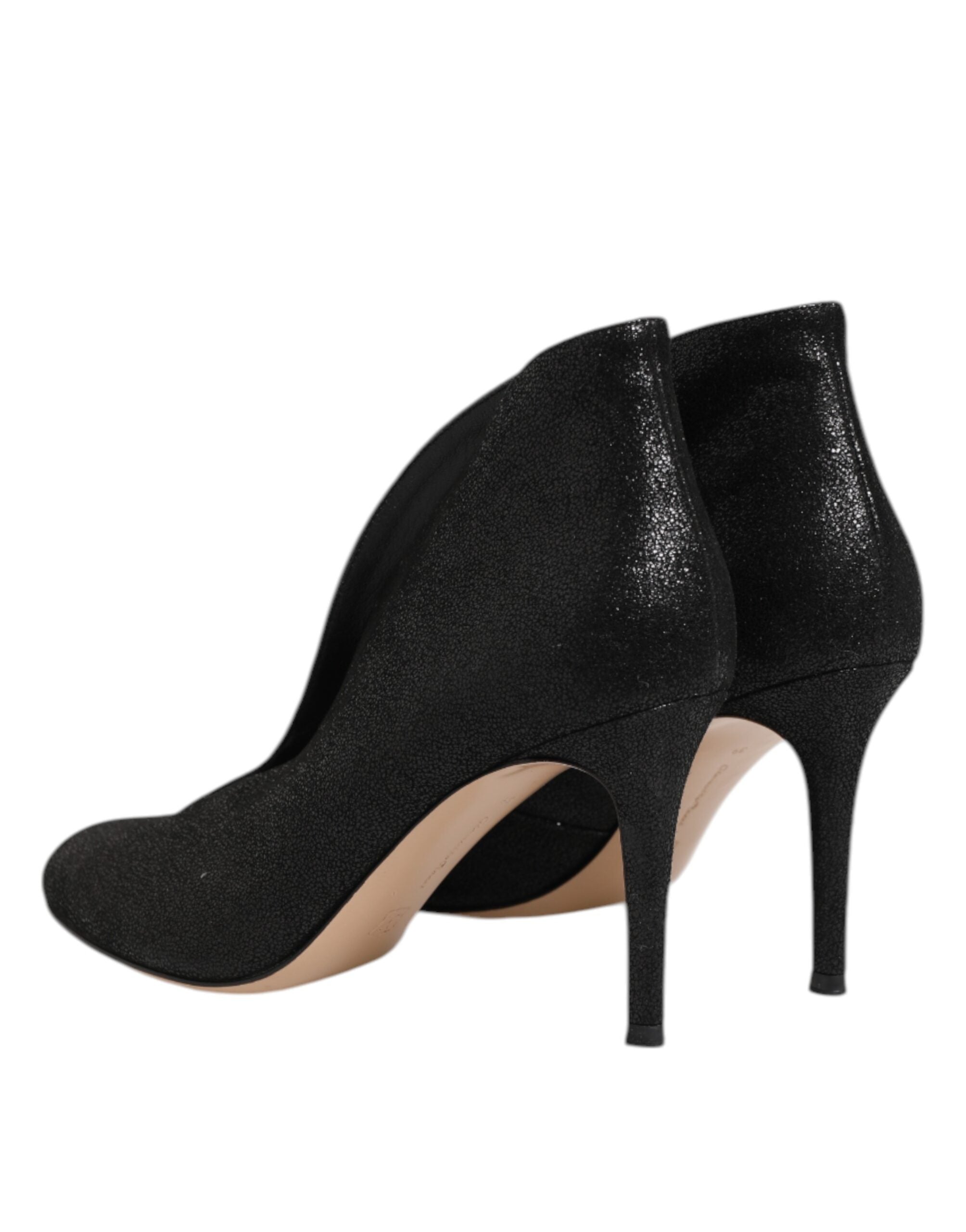 Metalliska svarta pumps med stilettklackar
