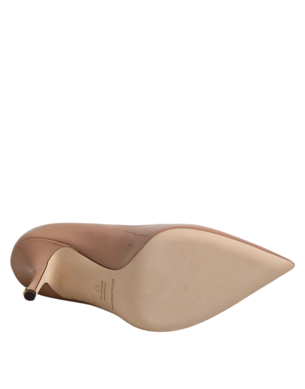 Beige pumps med stilettklack i lackläder