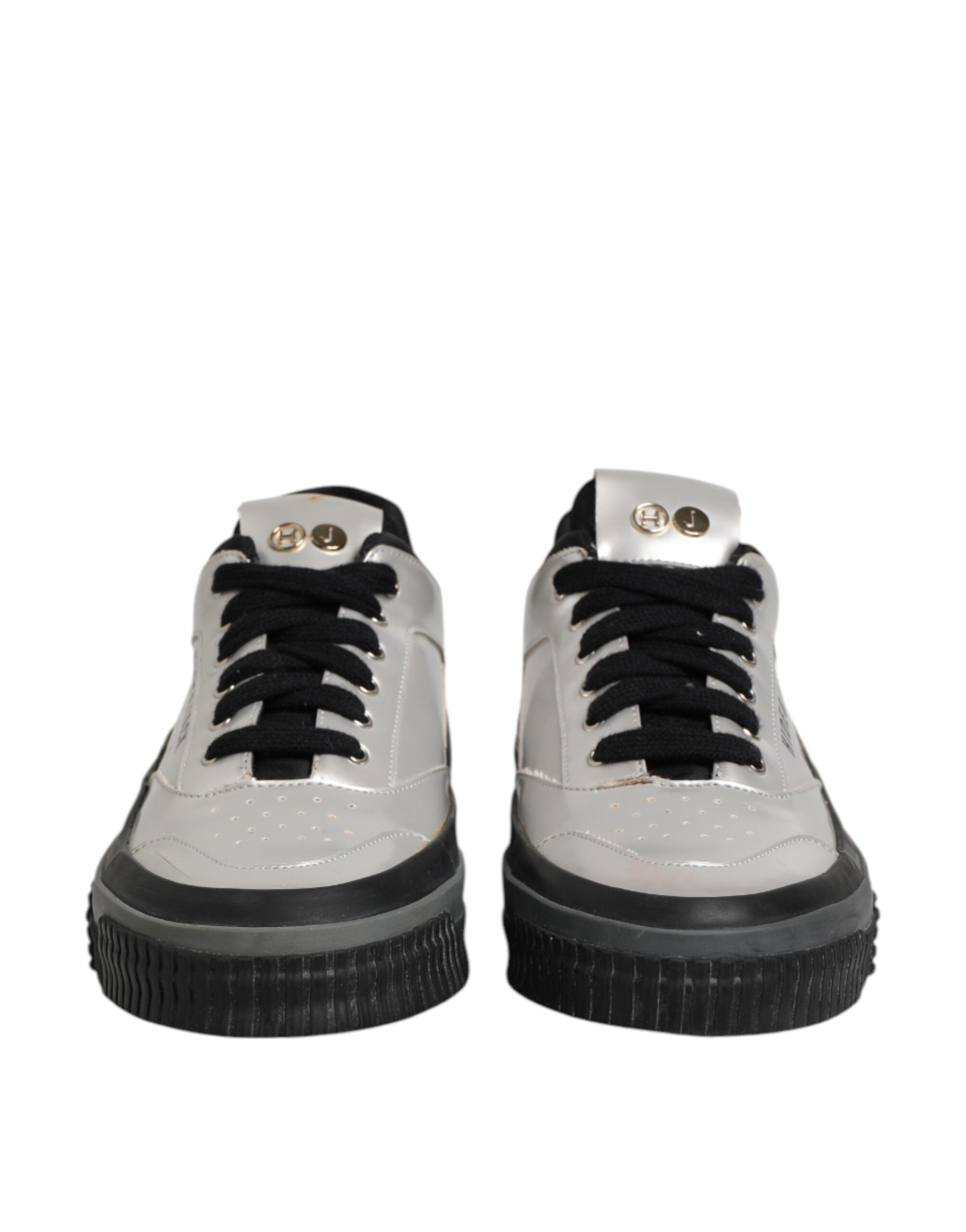 Silverfärgade låga sneakers i läder med snörning