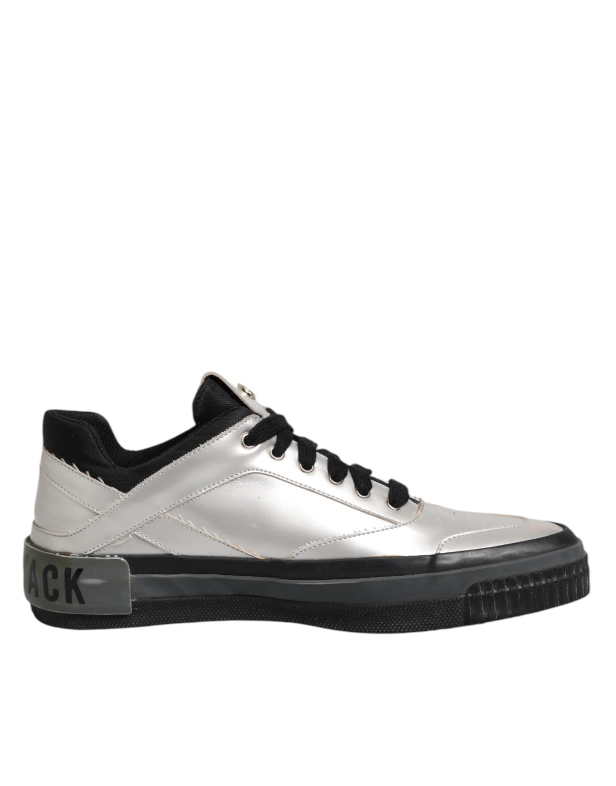 Silverfärgade låga sneakers i läder med snörning