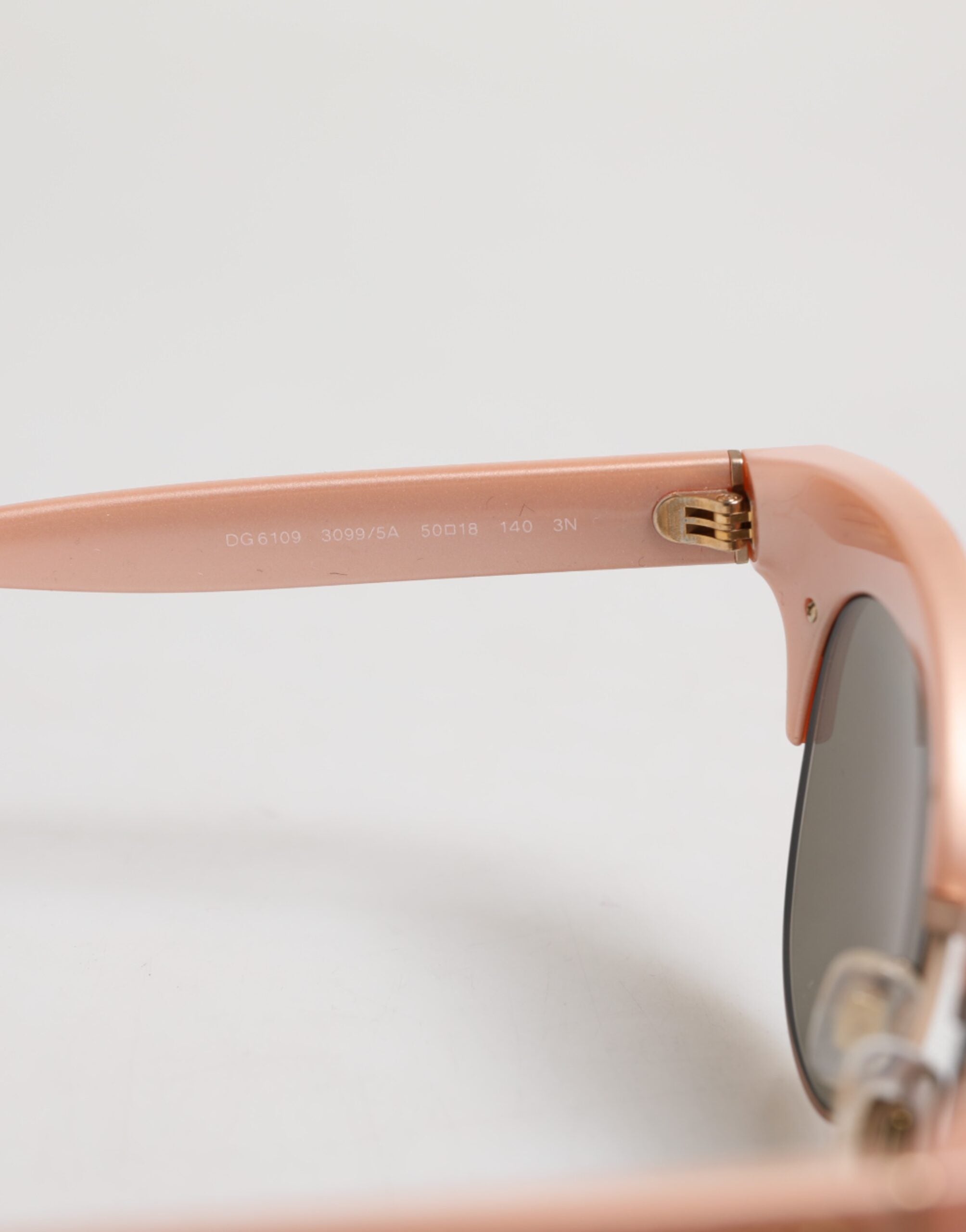 Rosaguldfärgade Cat Eye-solglasögon DG6109 med paljetter