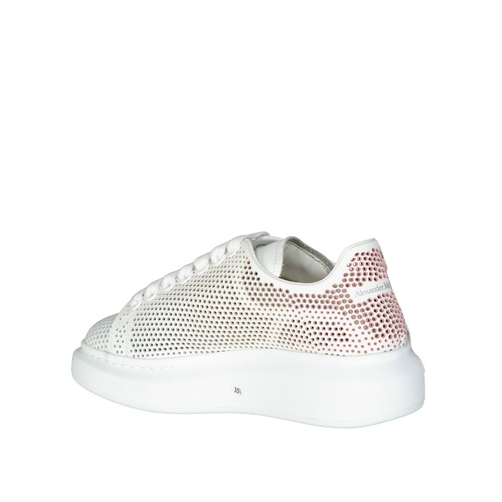 Stora prickiga sneakers med utskurna detaljer