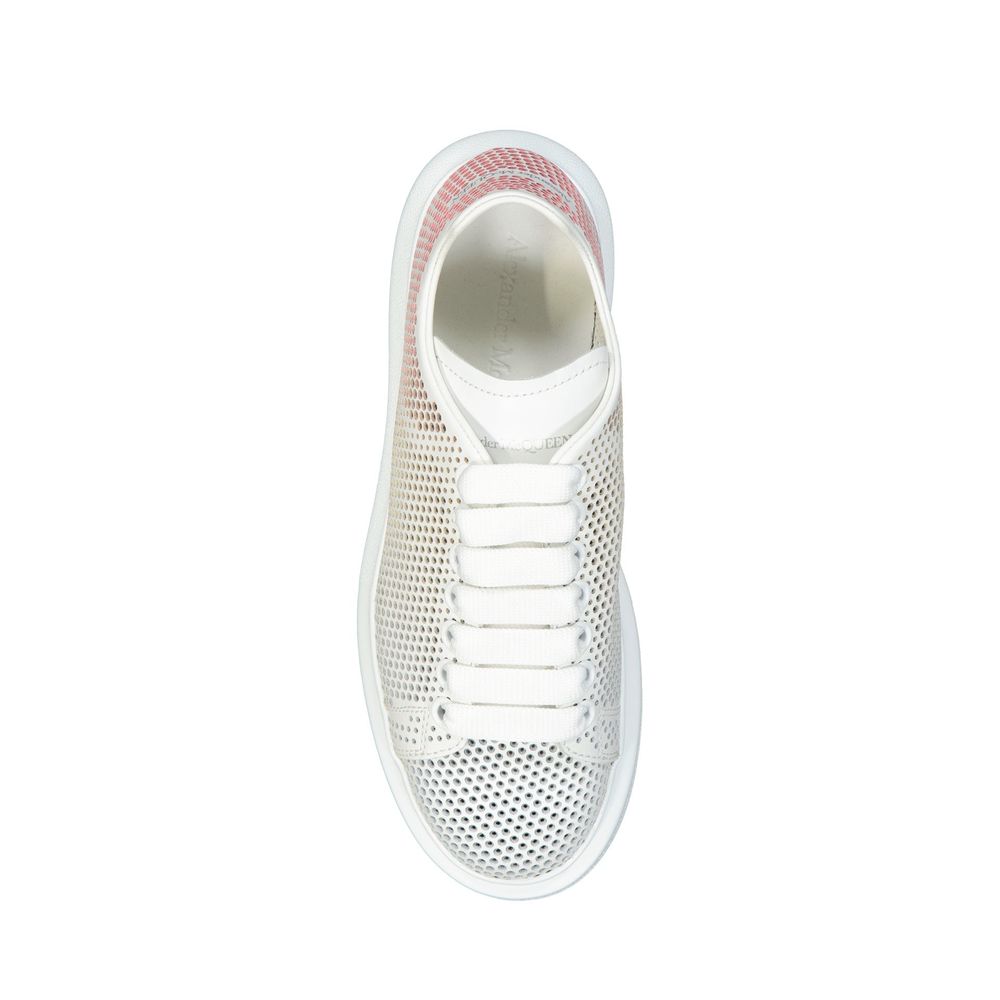 Stora prickiga sneakers med utskurna detaljer