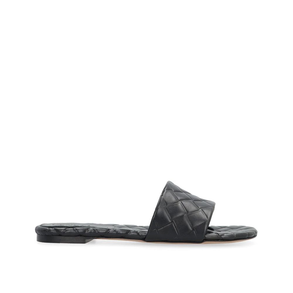 Bottega Veneta Amy Lädermuffar