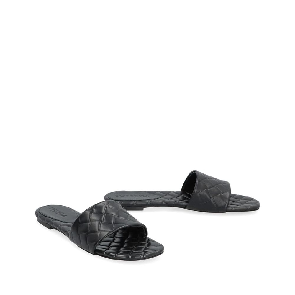 Bottega Veneta Amy Lädermuffar