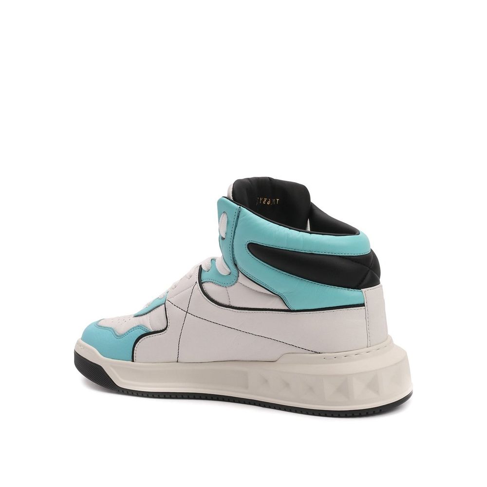Sneakers med en nit