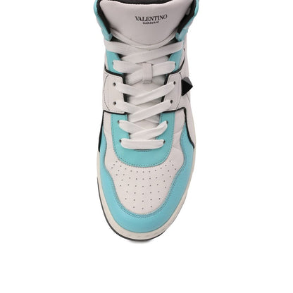 Sneakers med en nit