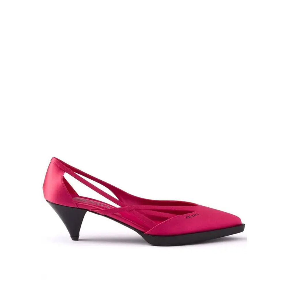 55mm pumps i satin med utskurna detaljer