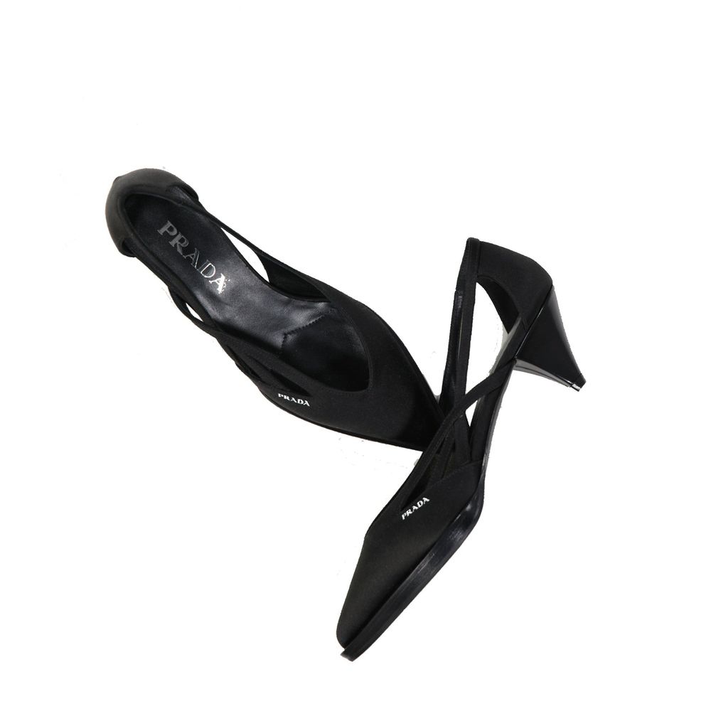 55 mm pumps i satin med utskurna detaljer