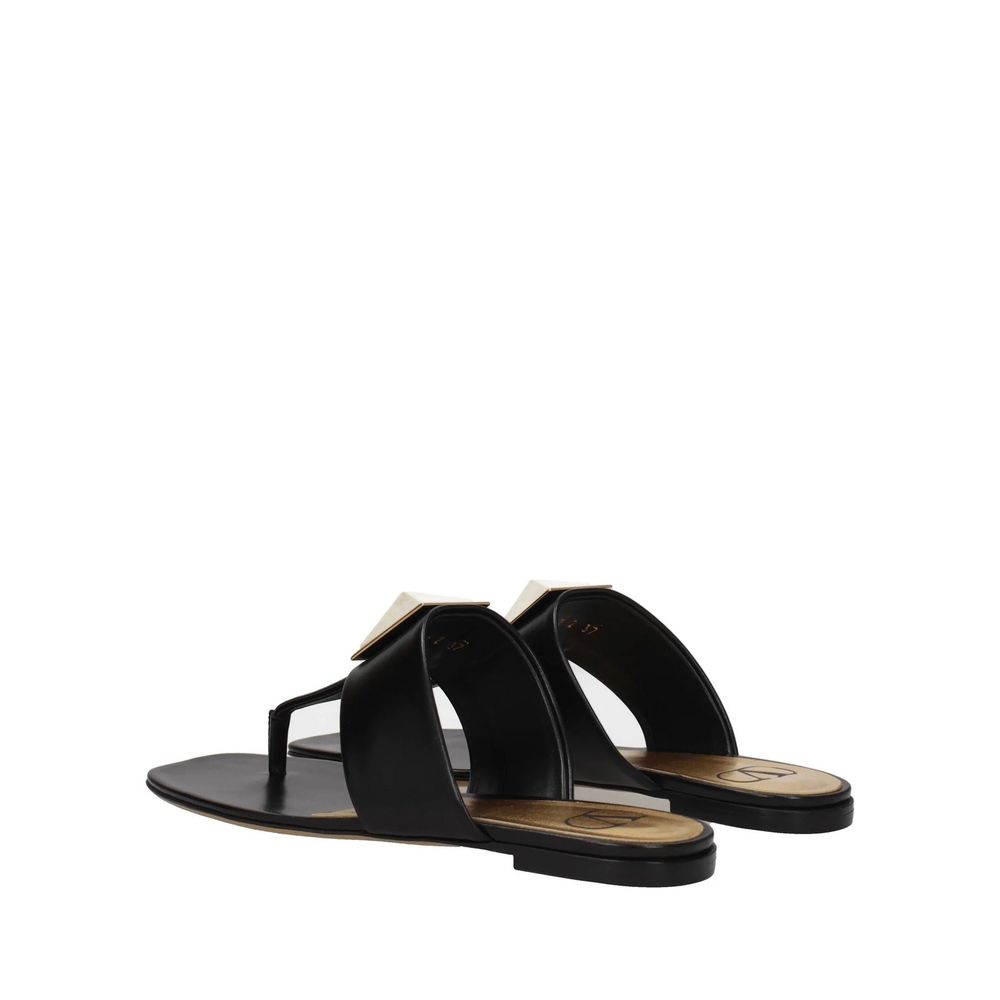Sandaler i läder med en nit