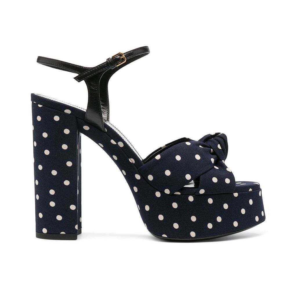 Bianca prickiga sandaler