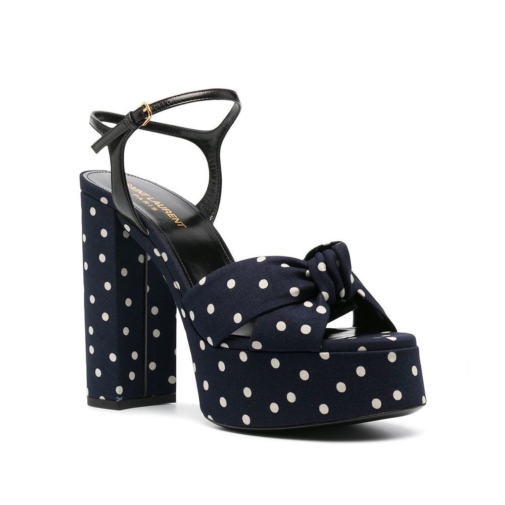 Bianca prickiga sandaler