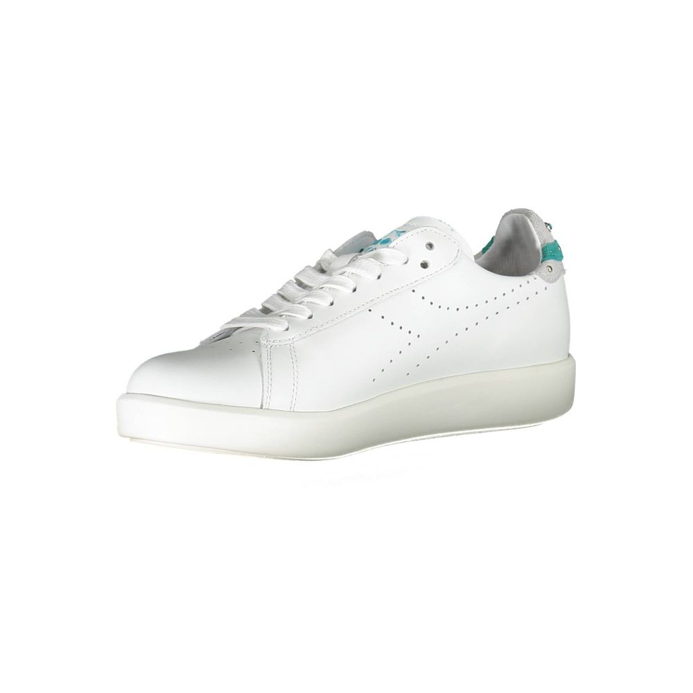 Vit tygsneaker