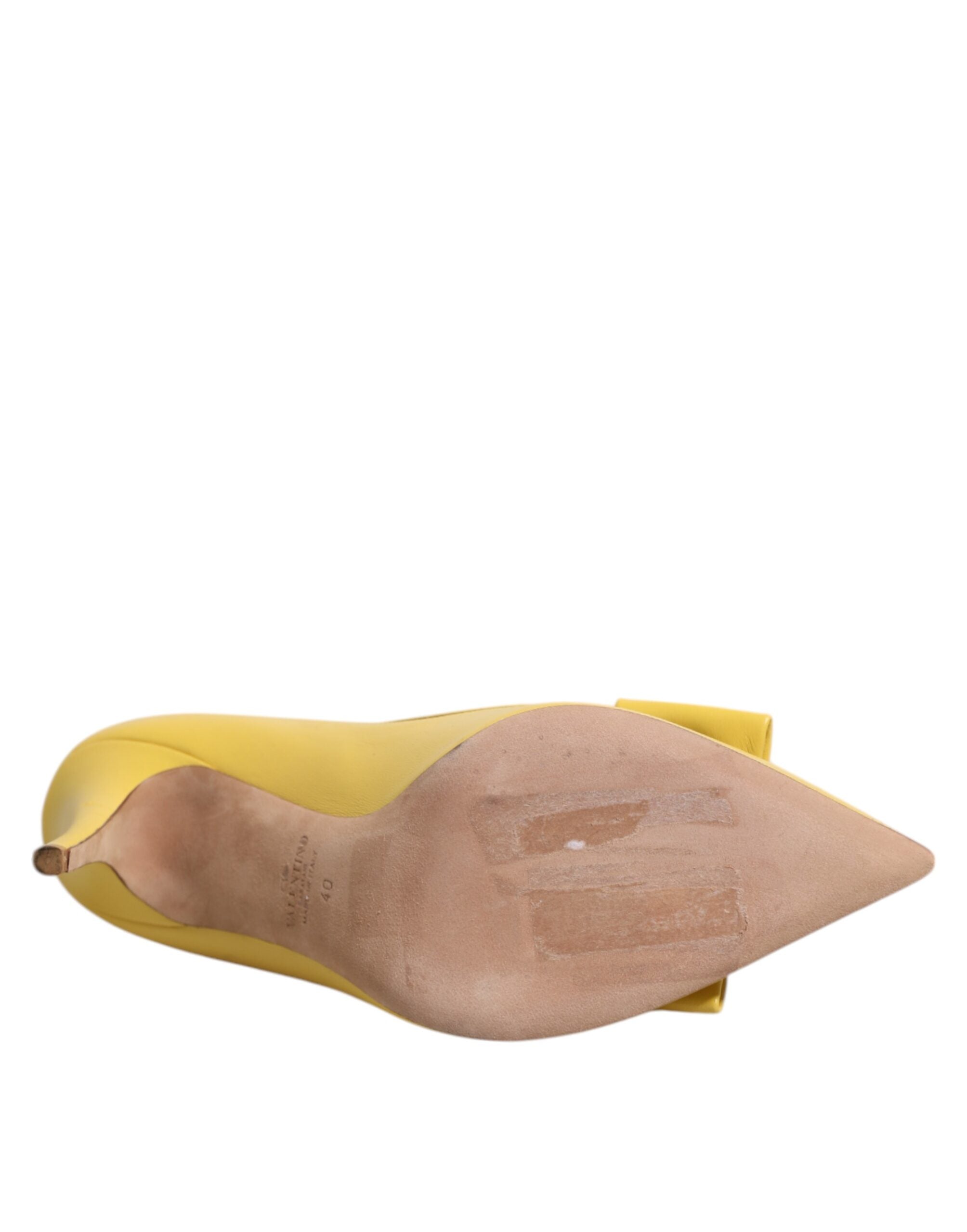 Gula lackskor med PVC-klack och rosett
