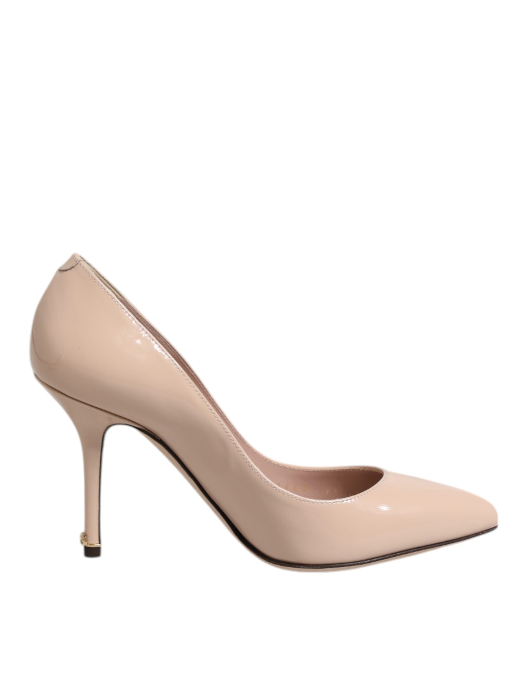 Beige pumps med stilettklack i lackläder