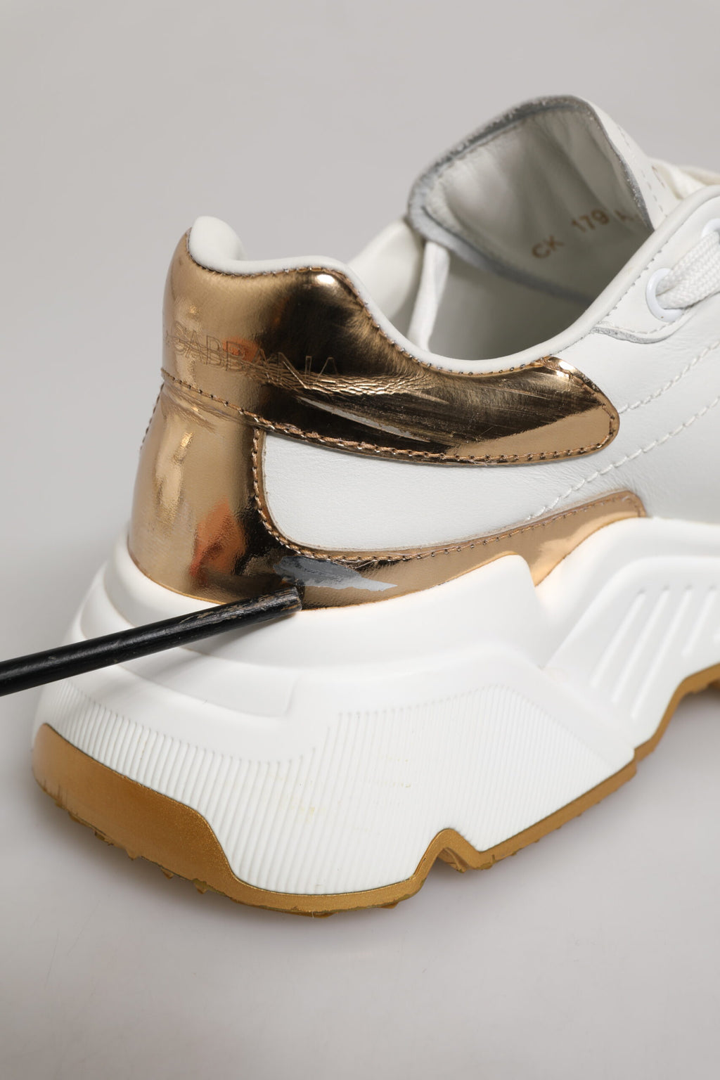 Vitguld DAYMASTER Lädersneakers Skor