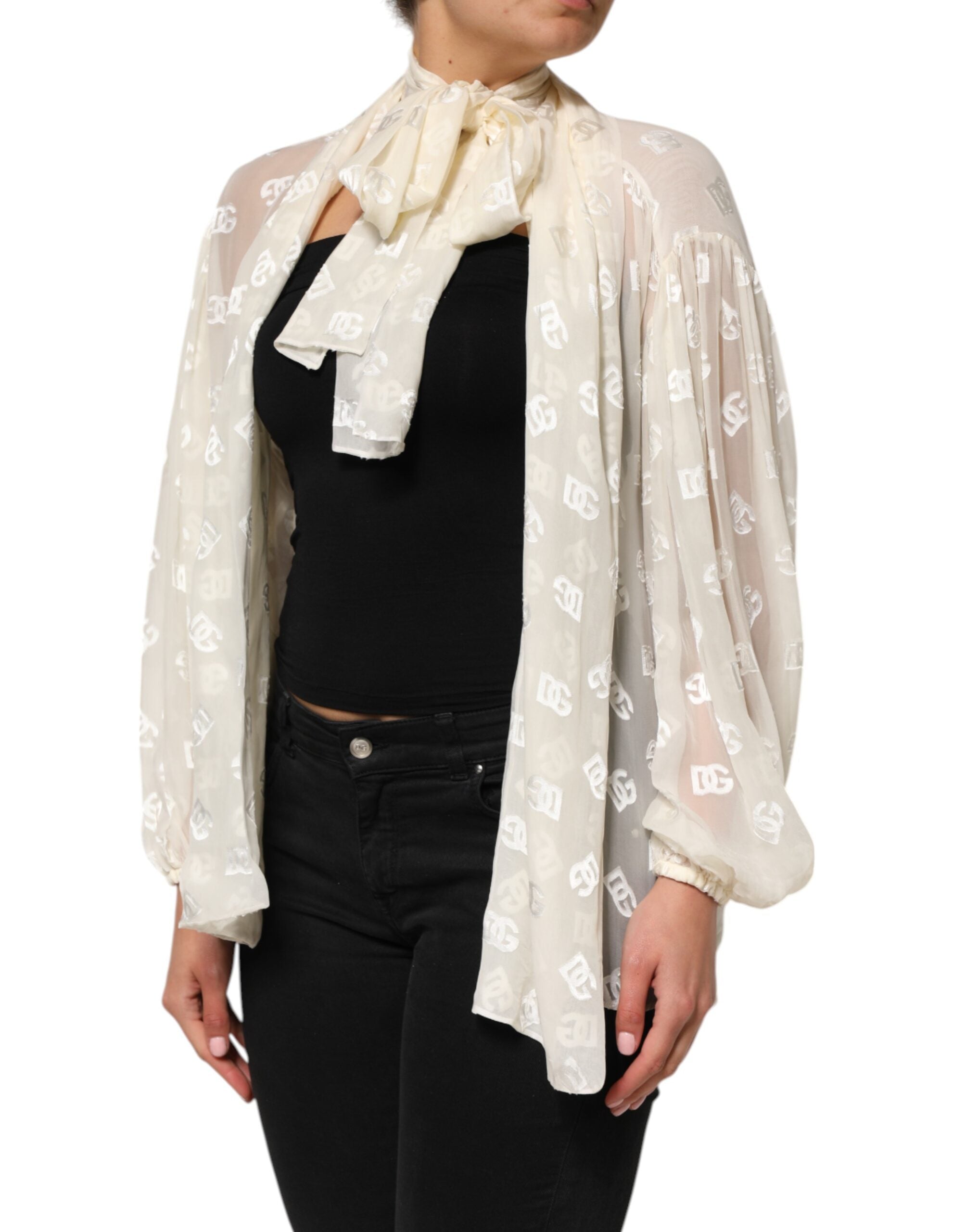 Off White-topp med logotyp och monogram och Ascot-krage