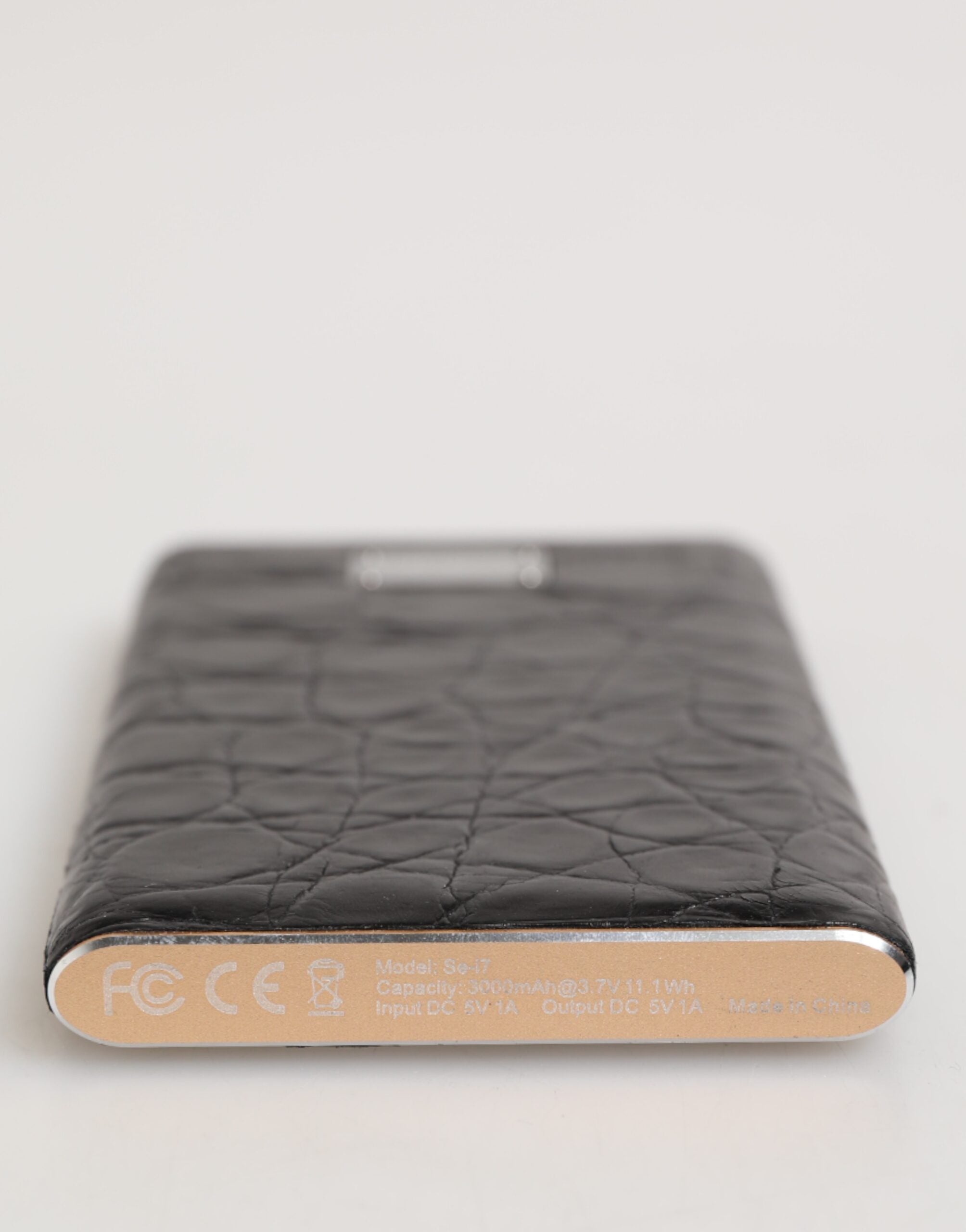 Svart skinnpreget eksotisk 3000mAh powerbank-lader med USB