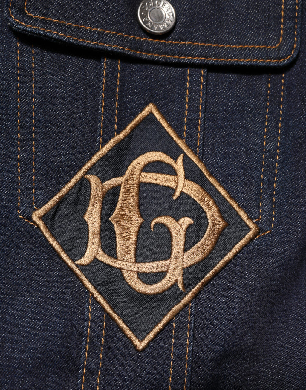 Indigoblå denimjakke med smal passform og logomerke