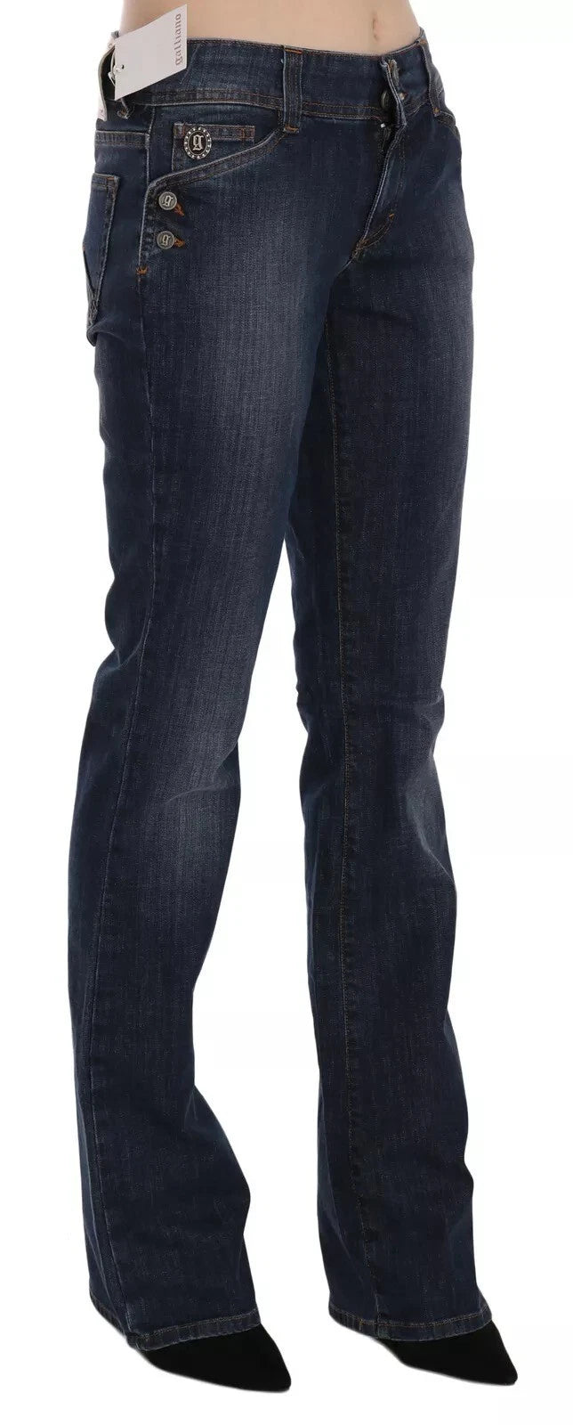 Blå tvättade jeans med utsvängd denim och medelhög midja 
