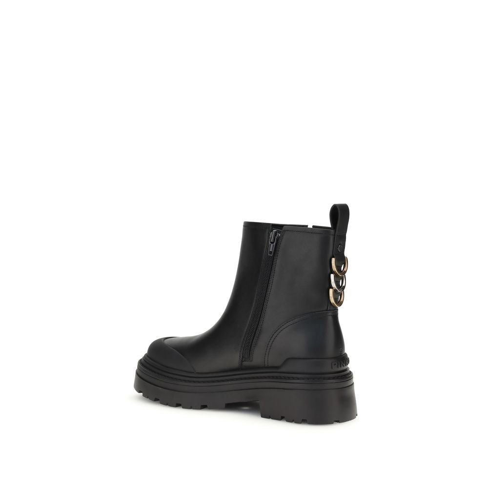 Mia Ankelboots