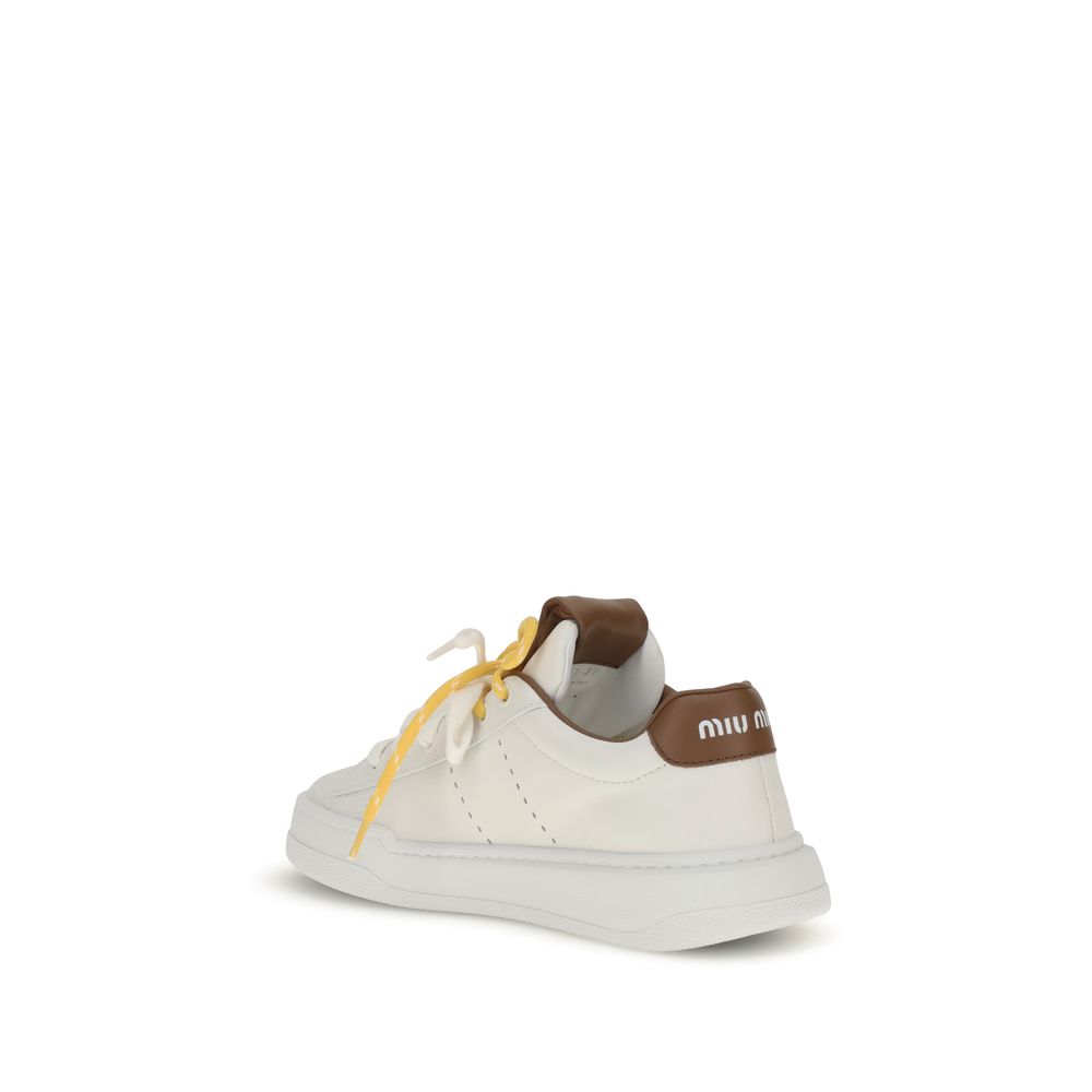 Sneakers med dubbel snörning