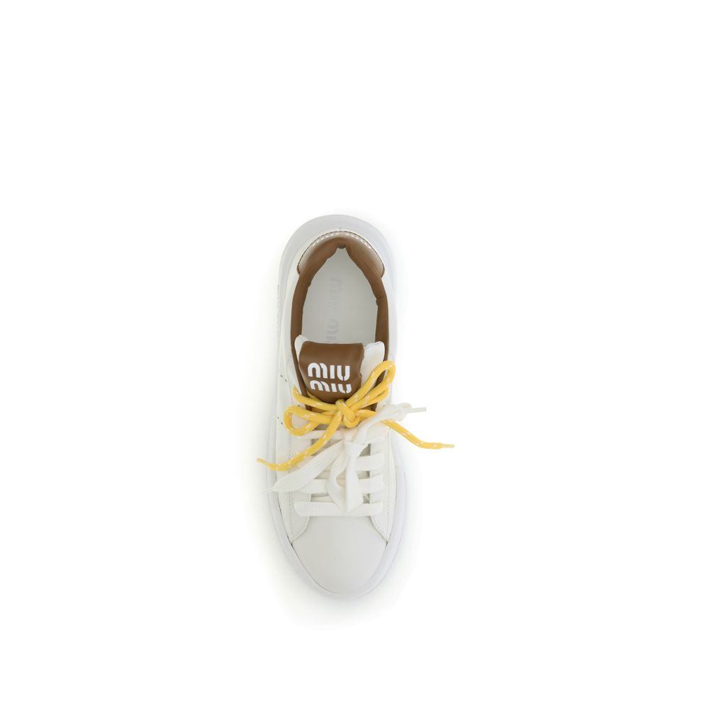 Sneakers med dubbel snörning