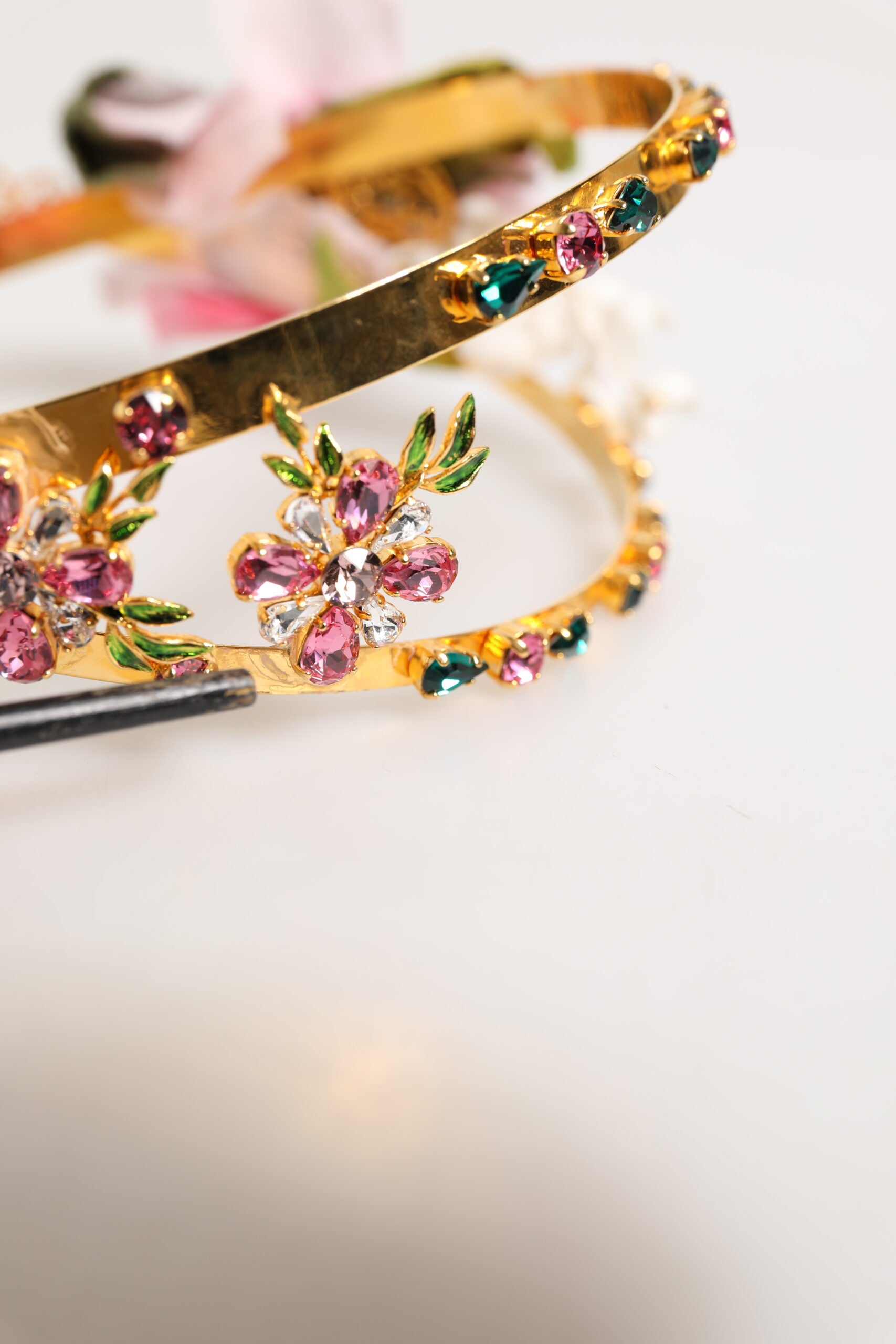 Dolce &amp; Gabbana Guldfärgad Blommig Tiara Rosa Rosor Kristall Krona Pannband