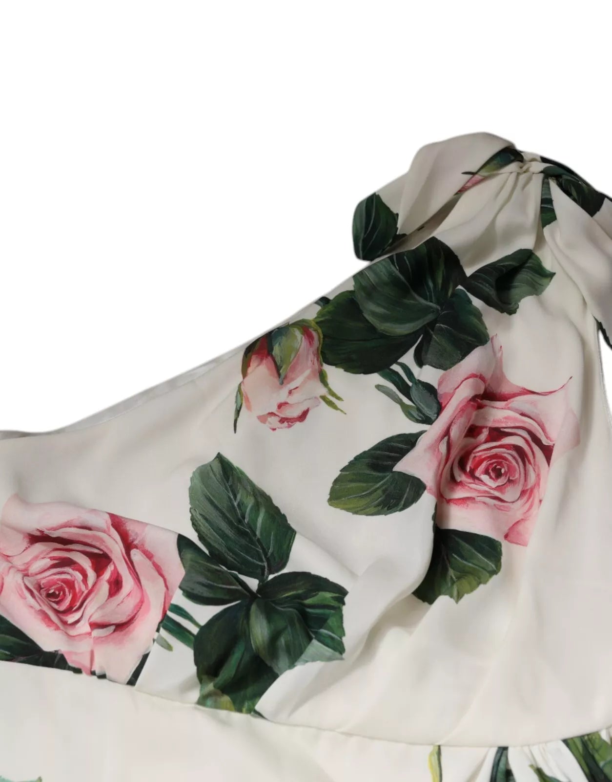 Vit blommig sidenklänning med en axel