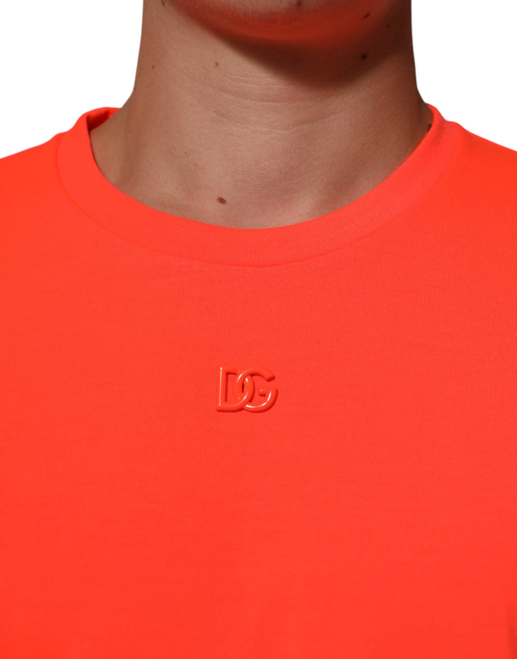 Neonoransje polyester herre-T-skjorte med rund hals