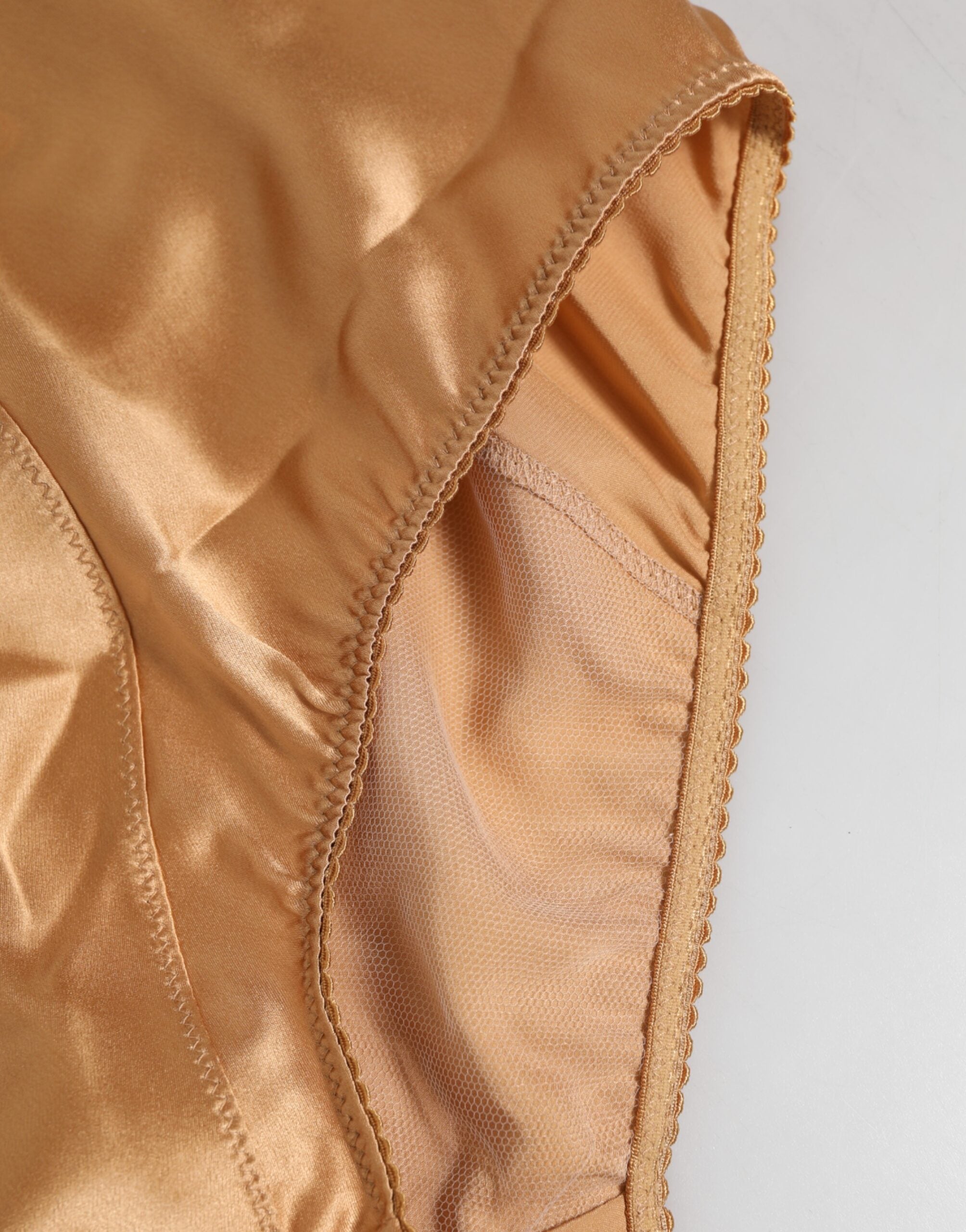 Beige sidenunderkläder med stretch och hög midja