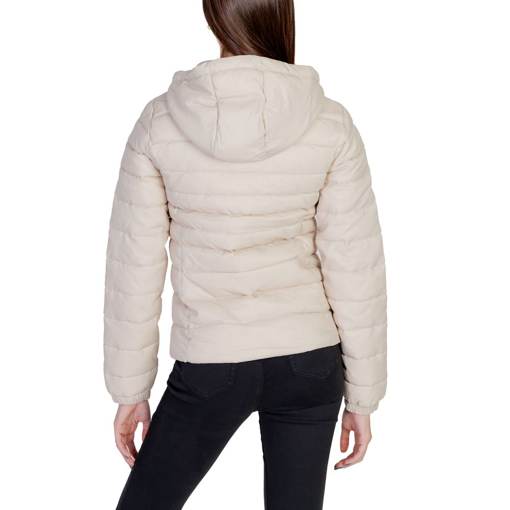 Beige nylonjakker og -frakker