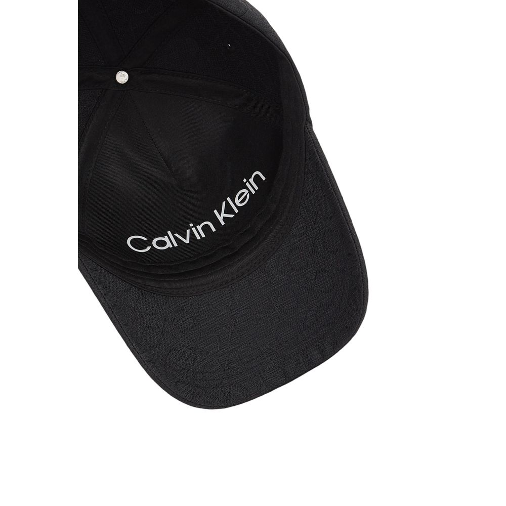 Svarta kepsar i återvunnen polyester