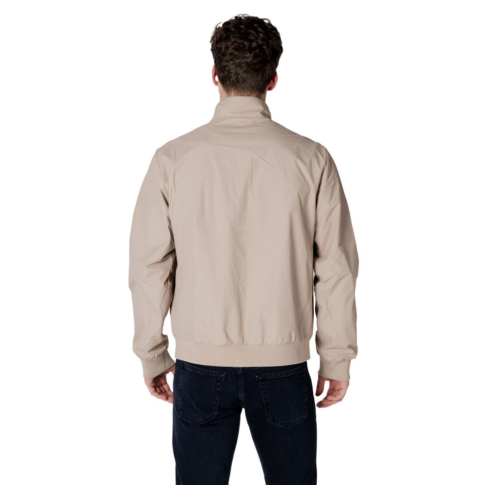 Beige polyamidjakker og -frakker