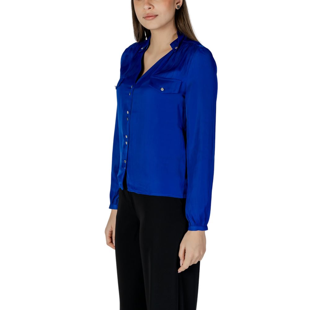 Blå blus i återvunnen polyester