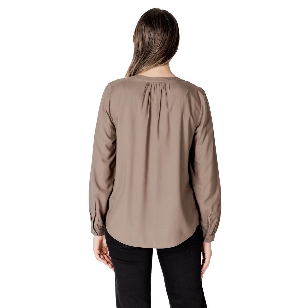 Beige viskosblus