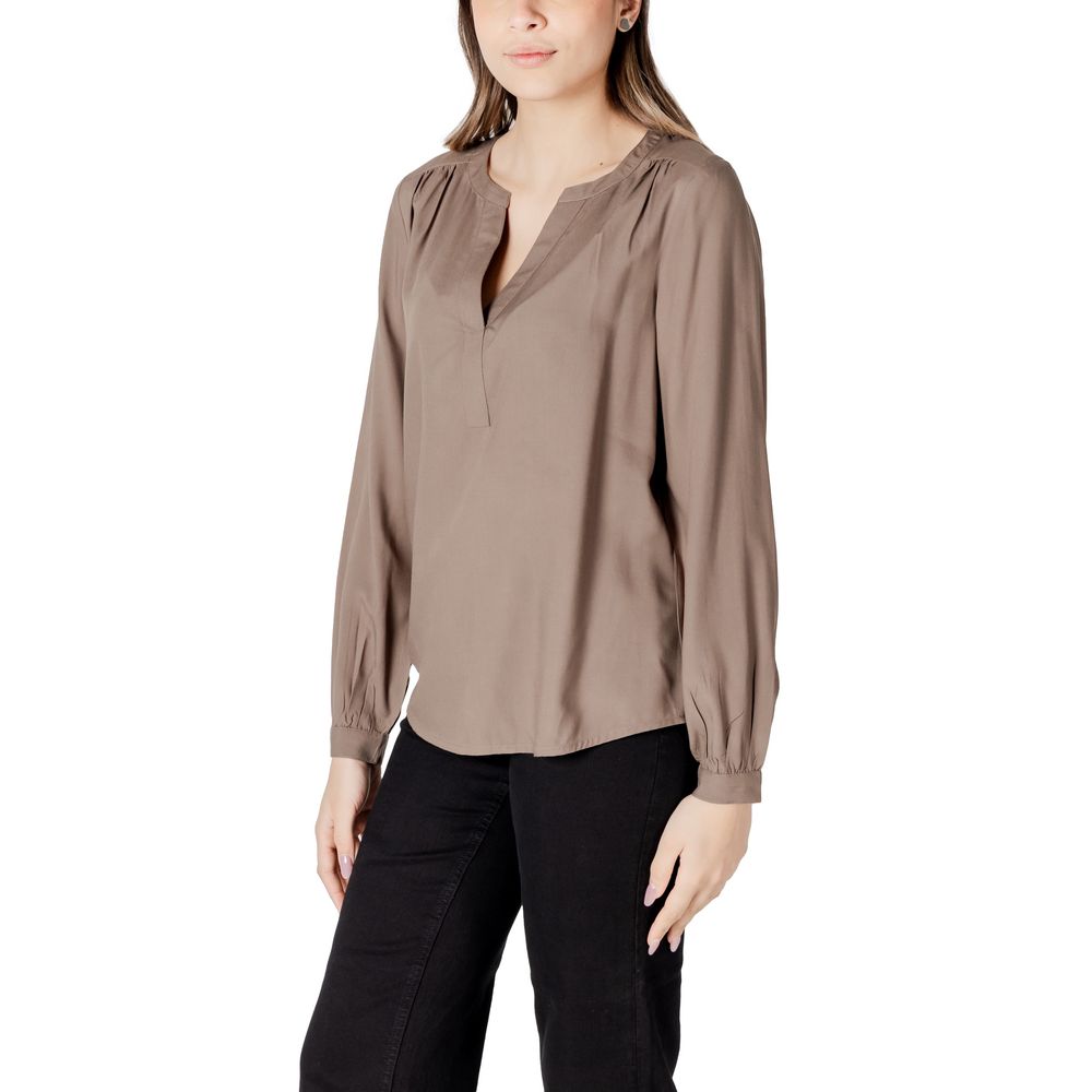 Beige viskosblus