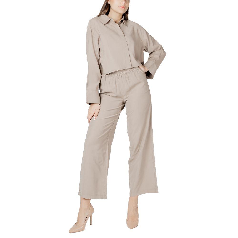 Beige viskosblus