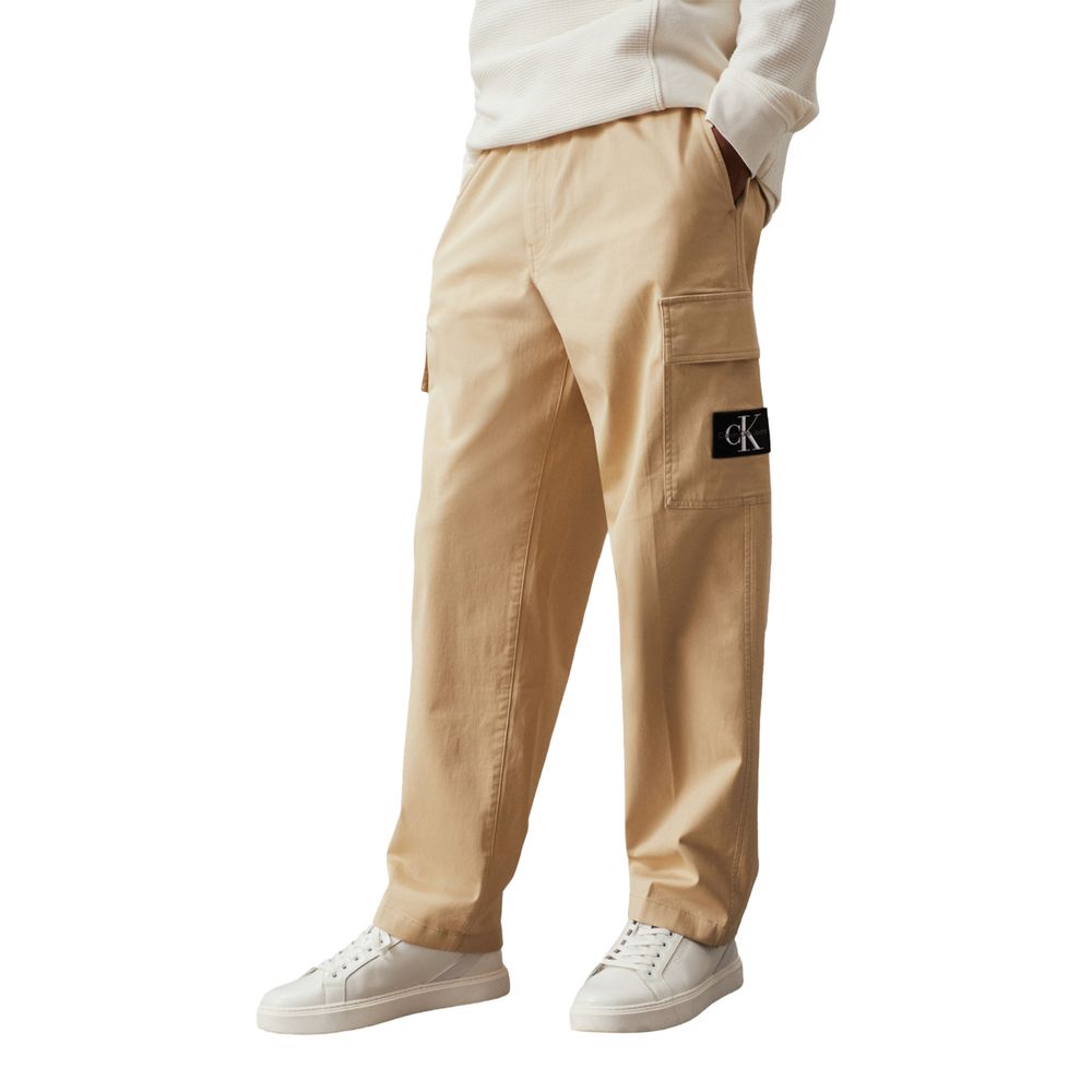 Beige byxor i återvunnen bomull