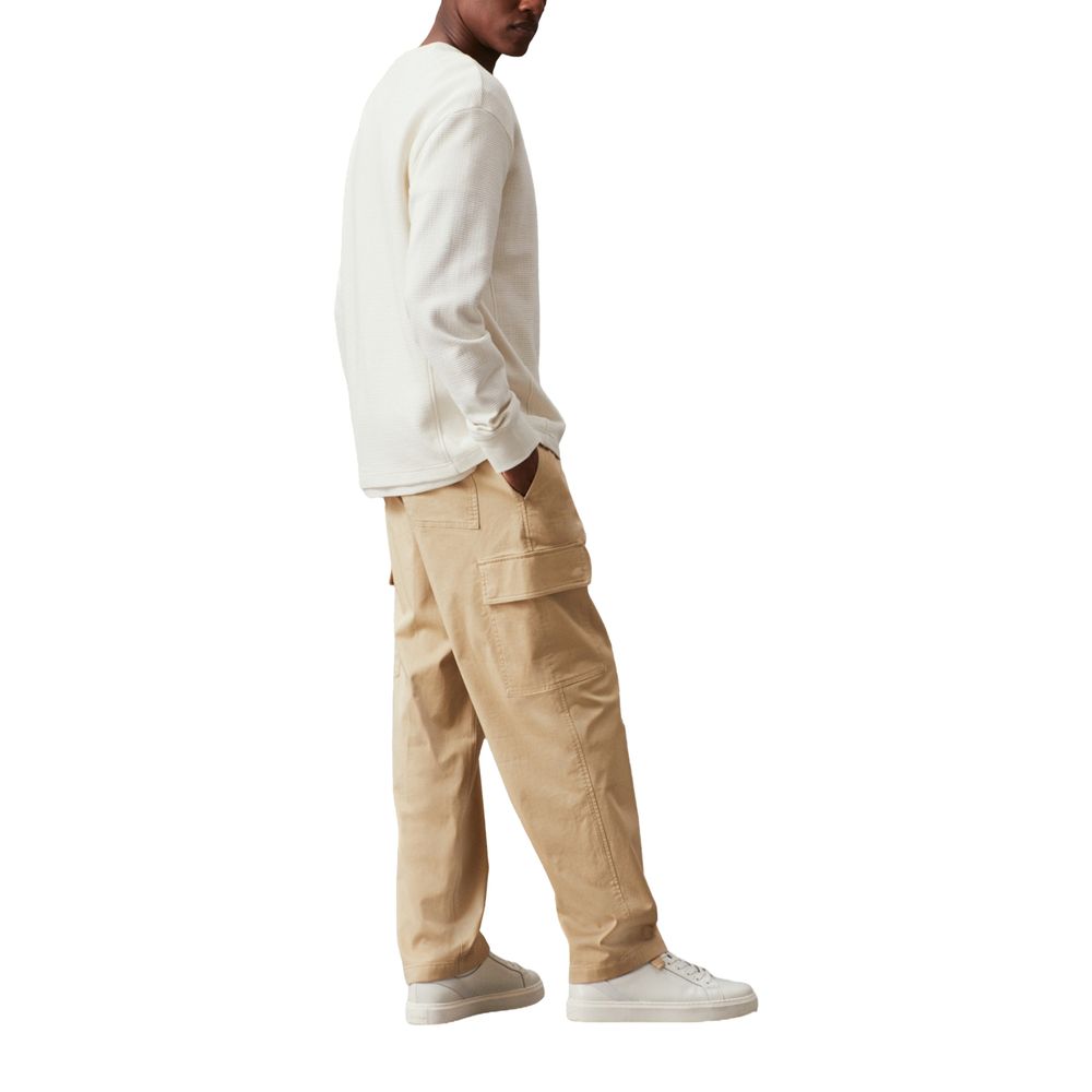 Beige byxor i återvunnen bomull